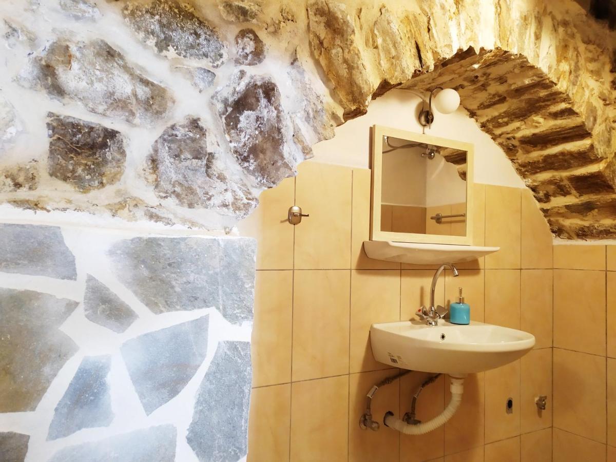 Traditional Family House, Ground Floor With Yard Koronos Esterno foto