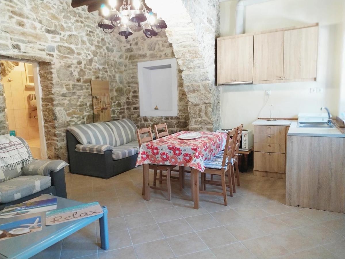 Traditional Family House, Ground Floor With Yard Koronos Esterno foto