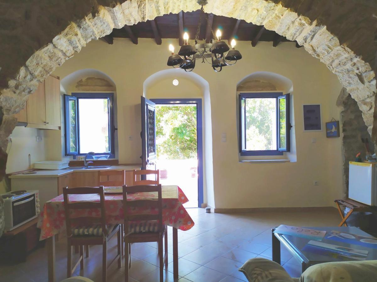 Traditional Family House, Ground Floor With Yard Koronos Esterno foto
