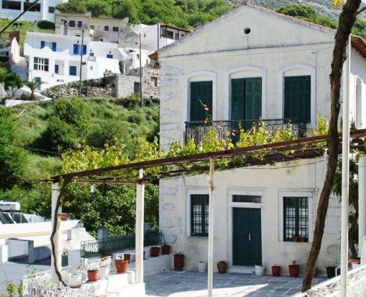 Traditional Family House, Ground Floor With Yard Koronos Esterno foto